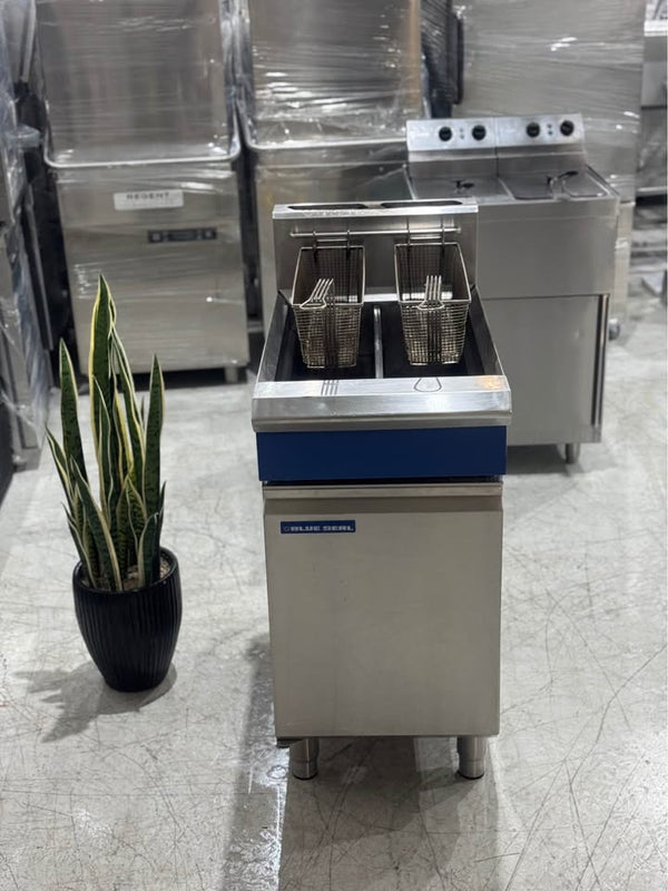 Blue Seal GT 46 Standing Natural Gas Twin Fryer